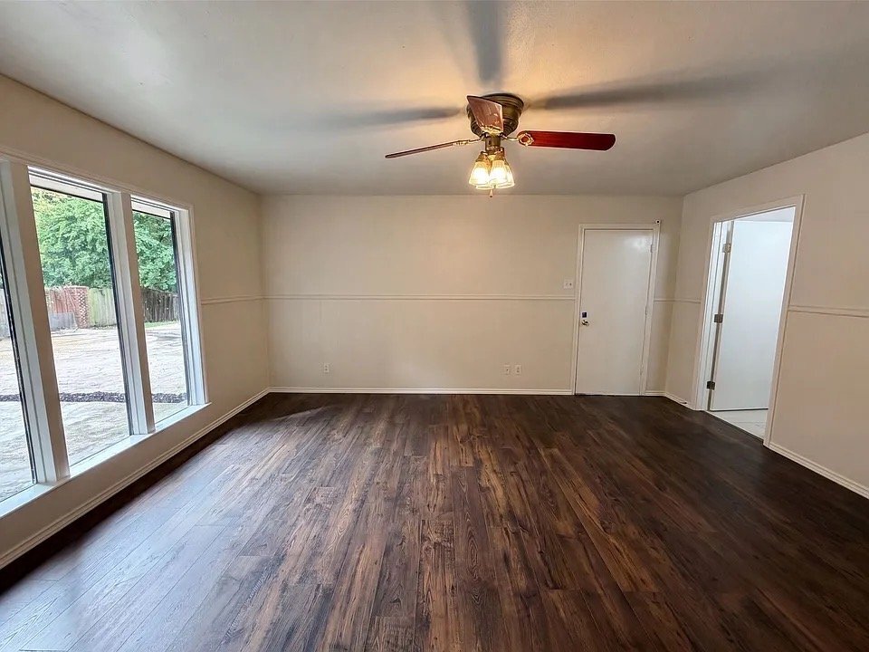 Building Photo - 722 S Forest Ln