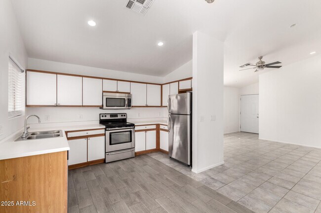 Building Photo - 8339 W Elm St