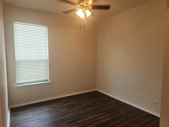 Building Photo - 205 Beech Dr