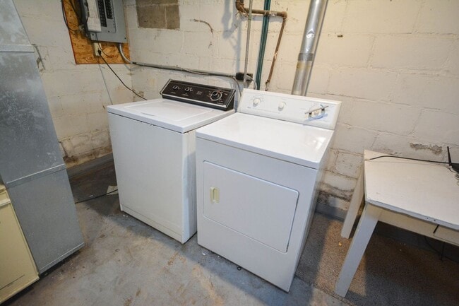 Building Photo - Gorgeous home located just 1 block from St...