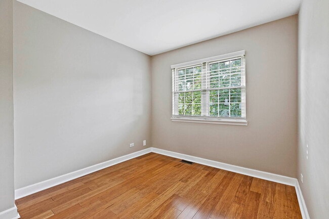 Building Photo - 728 Brandon Pl