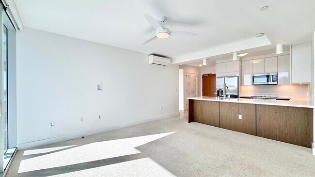 Building Photo - PET FRIENDLY! BEAUTIFUL 2 BEDROOM UNIT ON ...