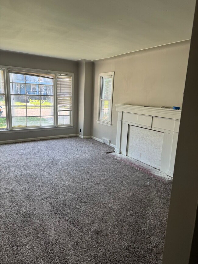 Building Photo - Comfortable 3-Bedroom Rental on Elmdale Street