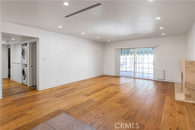 Building Photo - 15439 Vose St