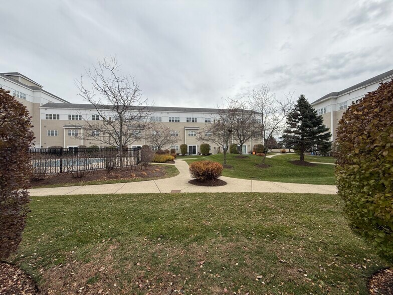 Building Photo - 211 Central St