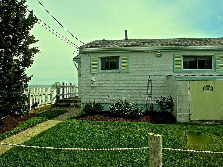 Building Photo - 26 Shore Dr