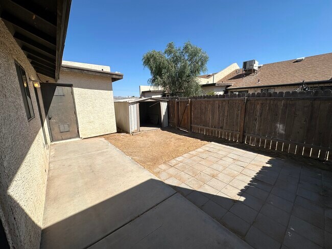 Building Photo - 2776 S Avenue 2 1/2 E