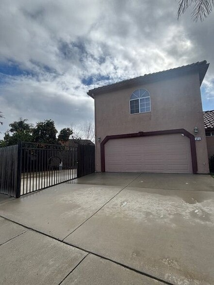 Building Photo - 605 N Mildred Ave