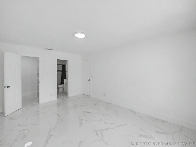 Building Photo - 8464 Lakepoint Ct