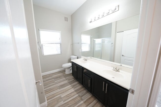 Building Photo - SHOWINGS AVAILABLE NOW