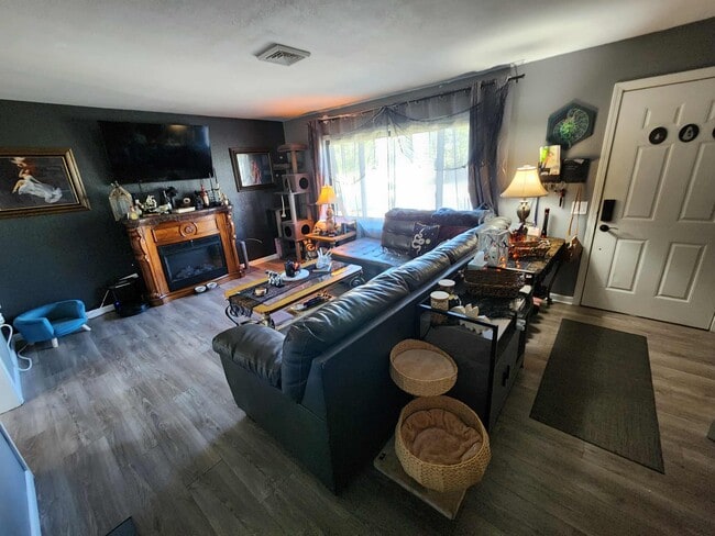 Building Photo - 510 Delafield Ave