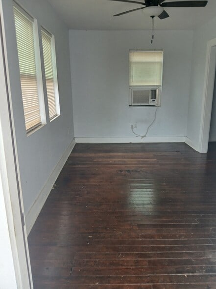 Building Photo - 406 Voorhies St