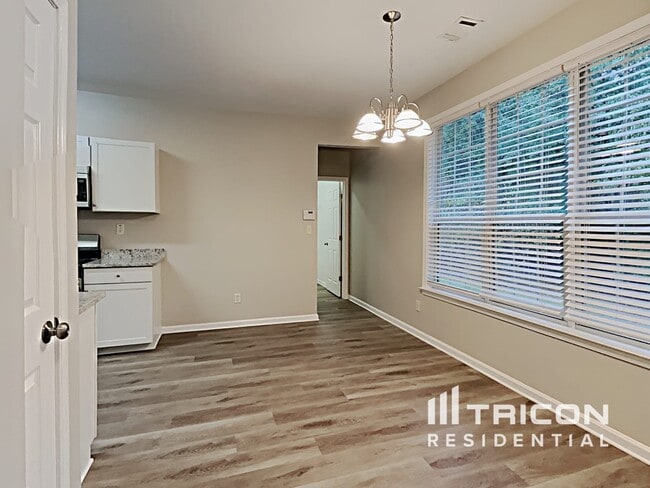 Building Photo - 2752 Lakeside Dr SW