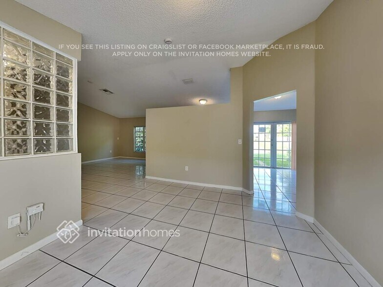 Building Photo - 7215 SW 42nd Ct