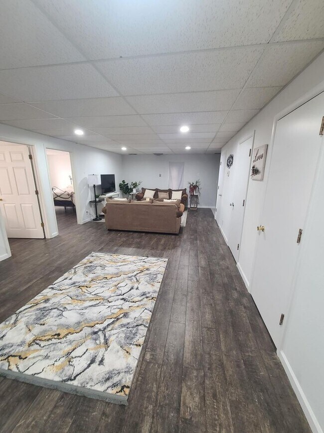 Building Photo - 17th St 6 Plex