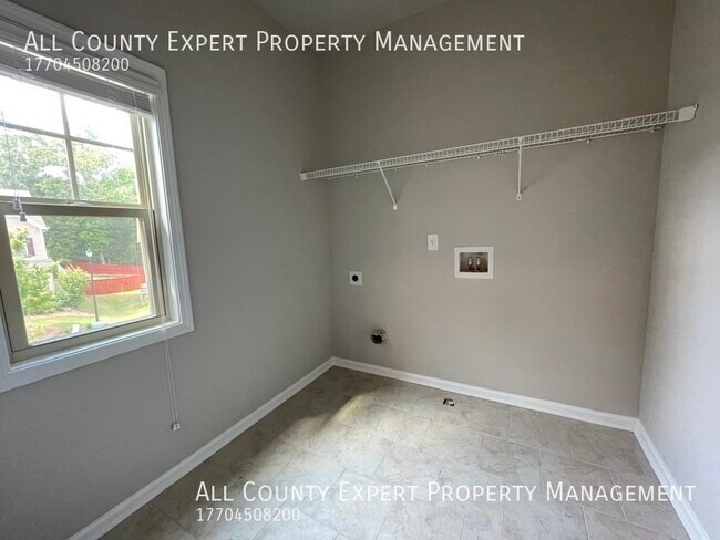 Building Photo - 4845 Frontier Dr