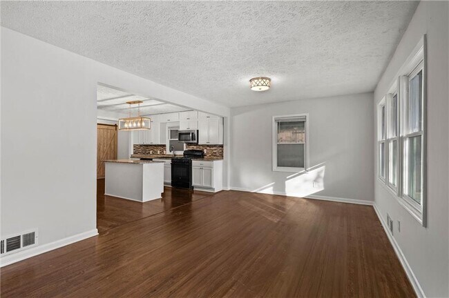 Building Photo - 2634 Birch St