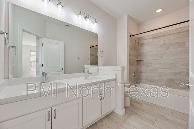 Building Photo - 11093 Villa Canales Ln