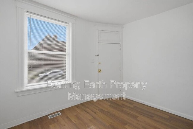 Building Photo - 3127 Clay Ave