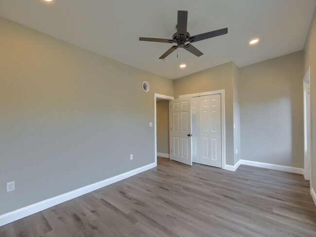 Building Photo - 612 N 2nd St