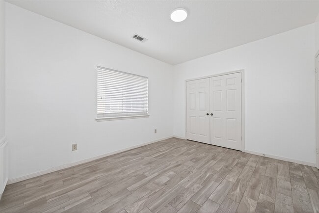 Building Photo - 15106 Dawnbrook Dr