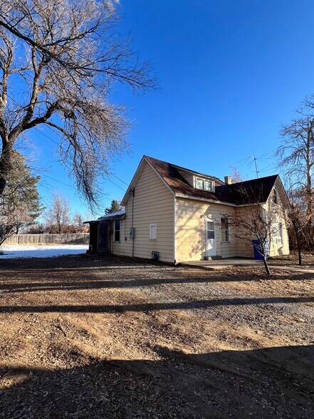 Building Photo - 749 Park Dr