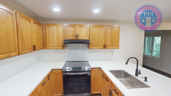 Building Photo - Lake Oswego Gem!!!  Single Level Ranch - Newly Updated