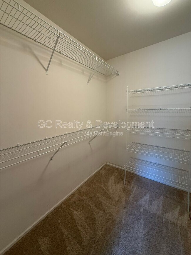 Building Photo - 2878 Meadow Ln