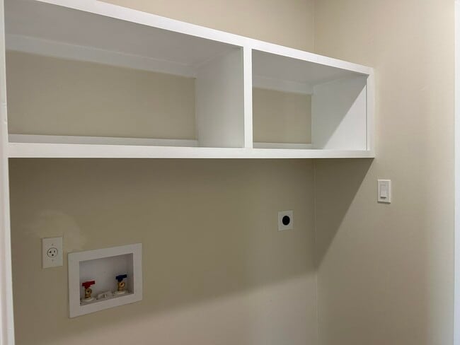 Building Photo - 5928 Heather Loop