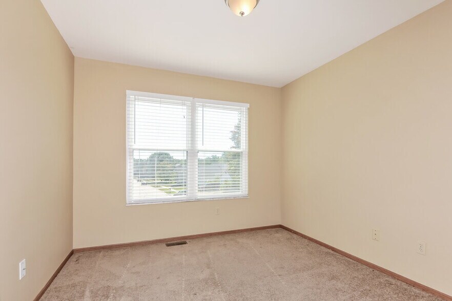 Building Photo - 14480 Williamsburg Manor Dr
