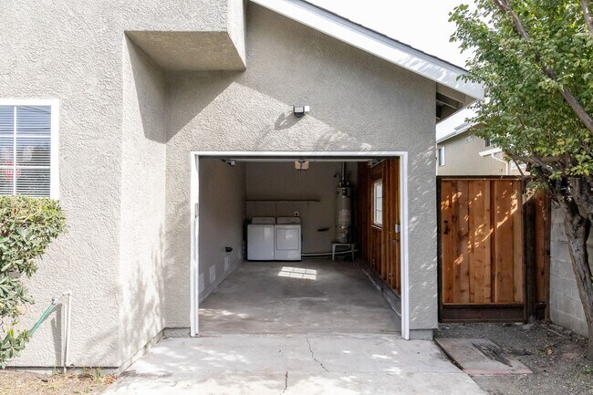 Building Photo - 1000-1006 Tilton