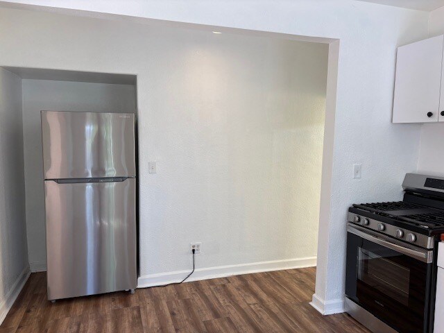 Building Photo - 3266 1/2 W Descanso Dr