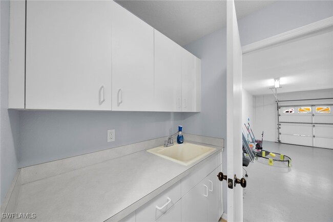 Building Photo - 2861 SW 23rd Pl