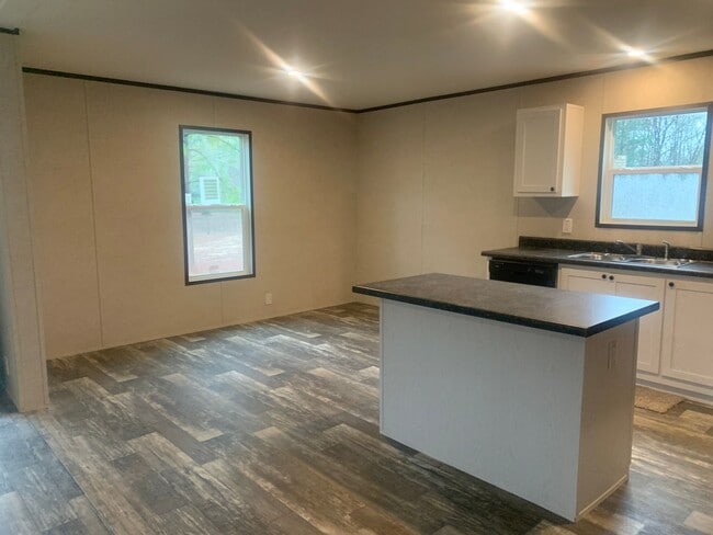 Building Photo - For Rent: 3 Bedroom, 2 Bath Newer Mobile Home.