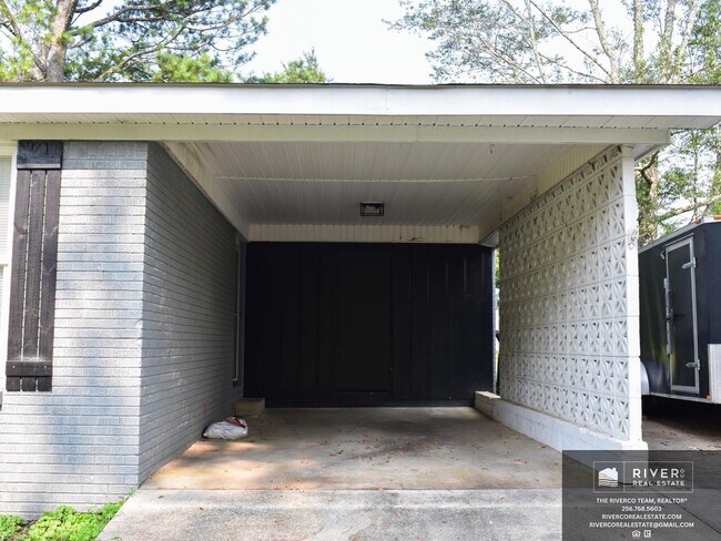 Building Photo - 807 City Lake Dr NW