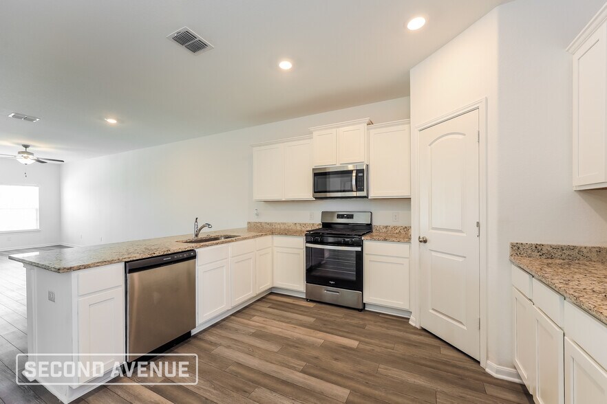 Building Photo - 10907 Lafayette Lp
