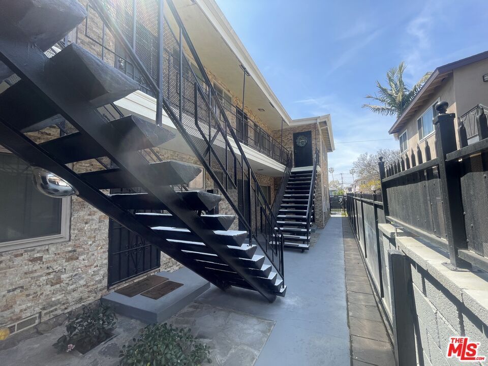 Building Photo - 628 S Osage Ave