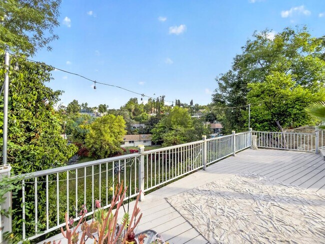 Building Photo - 20520 Rhoda St