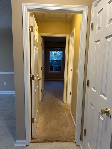 Building Photo - 100 Glenlea Ln