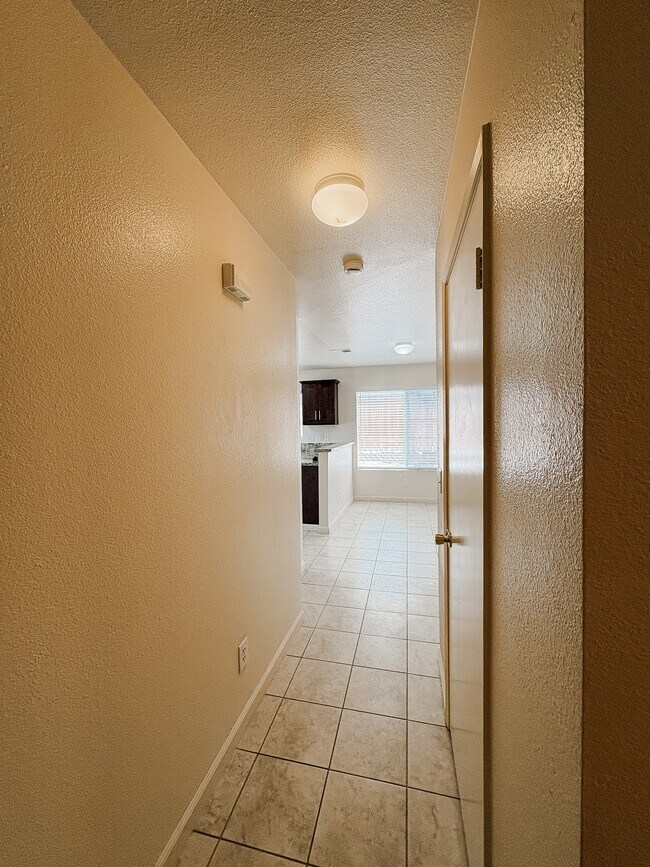 Building Photo - 71531 Sunnyvale Dr