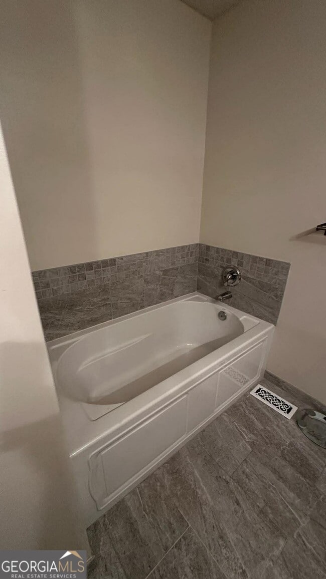 Building Photo - 3966 N Indian Cir NW