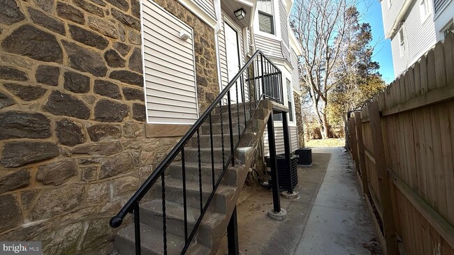 Building Photo - 6326 Newtown Ave