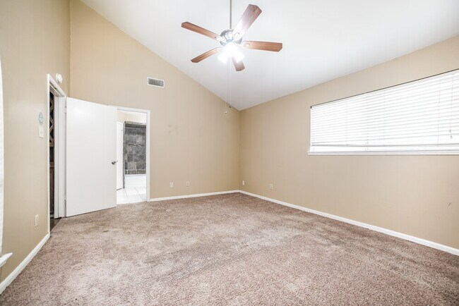 Building Photo - 13010 Ravensway Dr