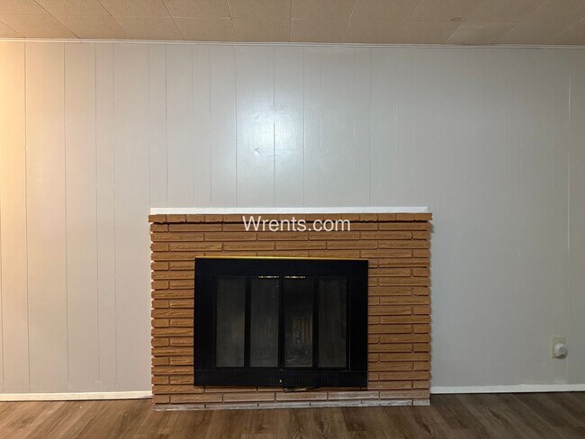 Building Photo - Now Available: Spacious 4-Bed, 2-Bath Home in Town & Country