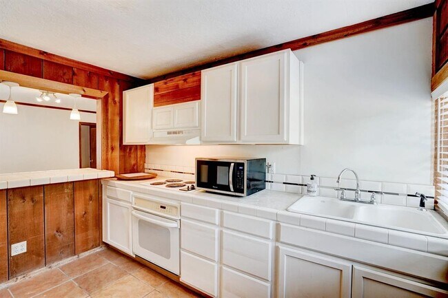 Building Photo - 301 Tatum Rd