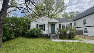 Building Photo - Cute East Nashville Home