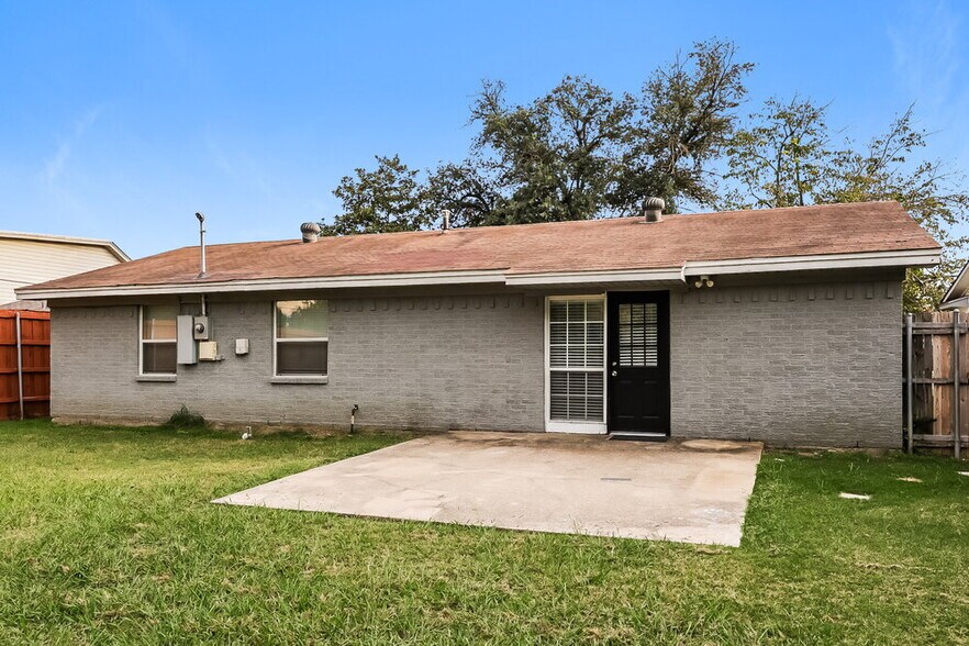 Building Photo - 629 Dawn Dr