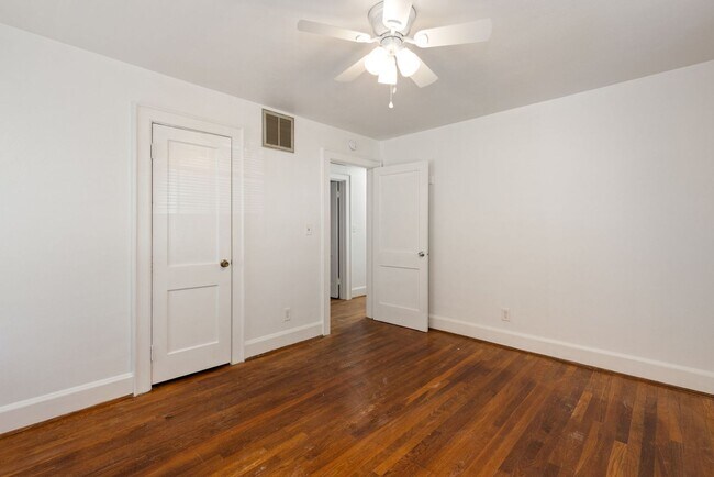 Building Photo - 317 35th St