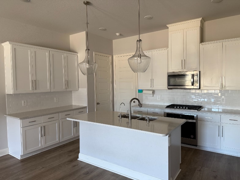 Building Photo - 12976 Jk Ojha St