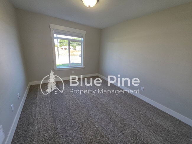 Building Photo - 4589 Blackstone Dr